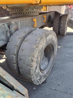 2011 Liebherr Lh40 Yellow