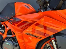 2024 KTM RC 390 RC Orange