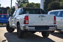 2024 Mitsubishi
Triton GLX-R