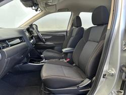 2020 Mitsubishi
                Outlander ES