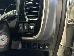 2020 Mitsubishi
                Outlander ES