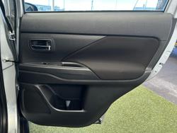 2020 Mitsubishi
                Outlander ES