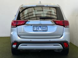 2020 Mitsubishi
                Outlander ES