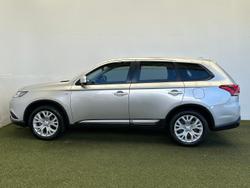 2020 Mitsubishi
                Outlander ES