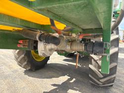 2019 John Deere 7210R Green