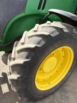 2019 John Deere 7210R Green
