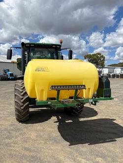 2019 John Deere 7210R Green