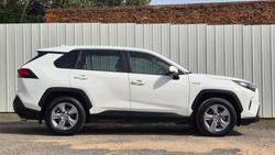 2022 Toyota
                RAV4 GX