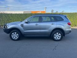 2022 Ford
Everest Ambiente