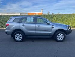 2022 Ford
Everest Ambiente