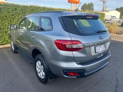 2022 Ford
Everest Ambiente