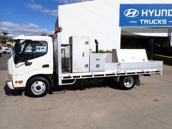 2013 HINO DUTRO 300 WHITE