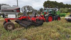 0 SERAFIN ECOSOW 632 SINGLE DISC SEEDER WITH PJ GREEN NEW RED