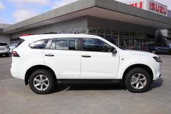 2023 Isuzu
MU-X LS-M