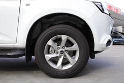 2023 Isuzu
MU-X LS-M