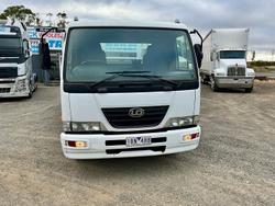 2010 UD Mk37a 10400 Gvm Tray Tailoader Rwc $26000 Inc Gst UD MKB37A WHITE