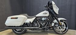 Harley-Davidson Street Glide 117 (flhx)