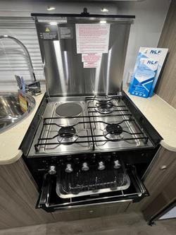 2025 Avan Aspire 555 Pop Top