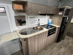 2025 Avan Aspire 555 Pop Top