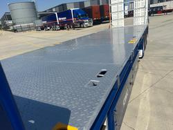 2025 CIMC
45' Drop Deck With Single Ramps