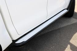 2017 Toyota
                Hilux SR5