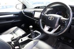 2017 Toyota
                Hilux SR5