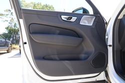 2025 Volvo XC60 Ultra T8 Plug-In Hybrid