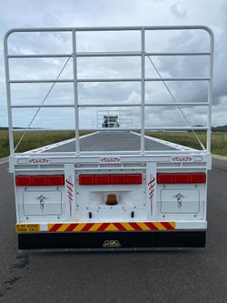 2024 Lusty Pumpa 45' Flat Top Extendable R/Train Lead Trailer