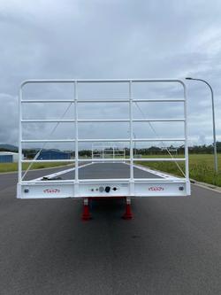 2024 Lusty Pumpa 45' Flat Top Extendable R/Train Lead Trailer
