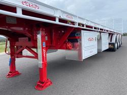 2024 Lusty Pumpa 45' Flat Top Extendable R/Train Lead Trailer
