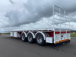 2024 Lusty Pumpa 45' Flat Top Extendable R/Train Lead Trailer