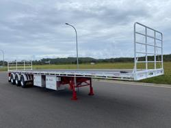 2024 Lusty Pumpa 45' Flat Top Extendable R/Train Lead Trailer
