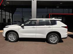 2024 Mitsubishi
Outlander ES