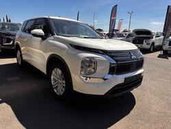 2024 Mitsubishi
Outlander ES