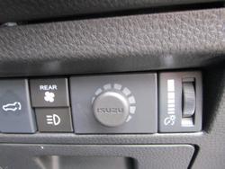 2024 Isuzu
MU-X X-TERRAIN