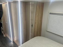 2025 Avan Ovation M6 Island Bed