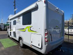 2025 Avan Ovation M6 Island Bed