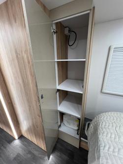 2025 Avan Ovation M6 Island Bed