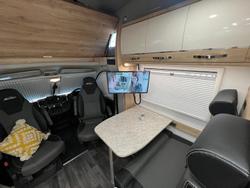 2025 Avan Ovation M6 Island Bed