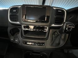 2025 Avan Ovation M6 Island Bed