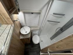 2025 Avan Ovation M6 Island Bed