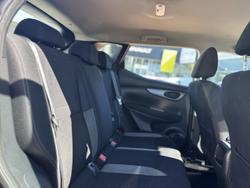 2018 Nissan
                QASHQAI ST