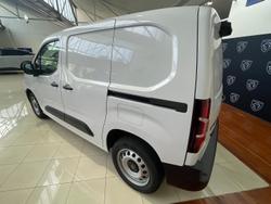 2024 Peugeot
Partner Pro