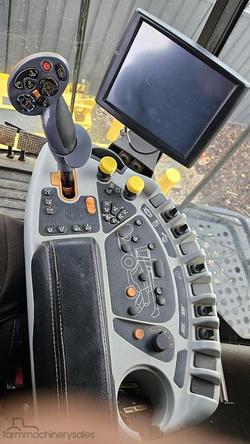 2016 New Holland Cr9.90