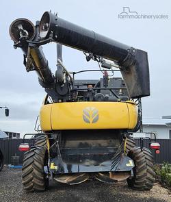 2016 New Holland Cr9.90