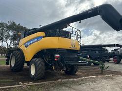 2016 New Holland
Cr7.90 Combine Harvester