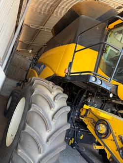 2016 New Holland
Cr7.90 Combine Harvester