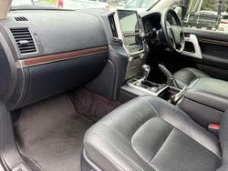 2017 Toyota
                Landcruiser VX