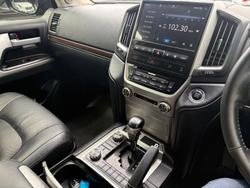 2017 Toyota
                Landcruiser VX