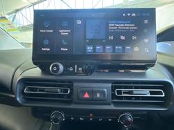 2024 Peugeot
Partner Pro
